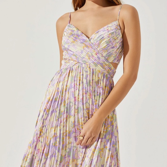 ASTR The Label Pleated Twist Midi Dress *Size Small - Picture 2 of 8